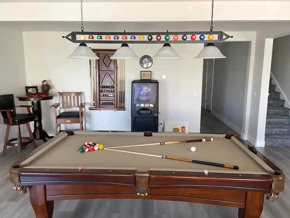 9 Must-Have Features for Your Basement Game Room